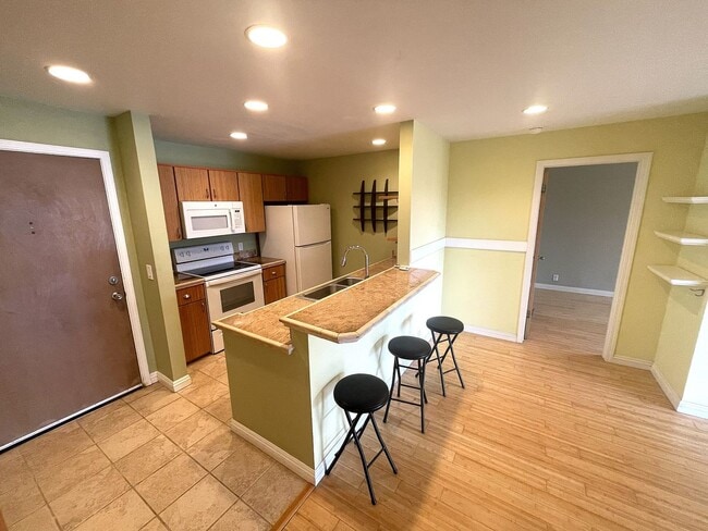 Building Photo - Kahului Ikena Unfurnished  2BR/2BA Unit Available