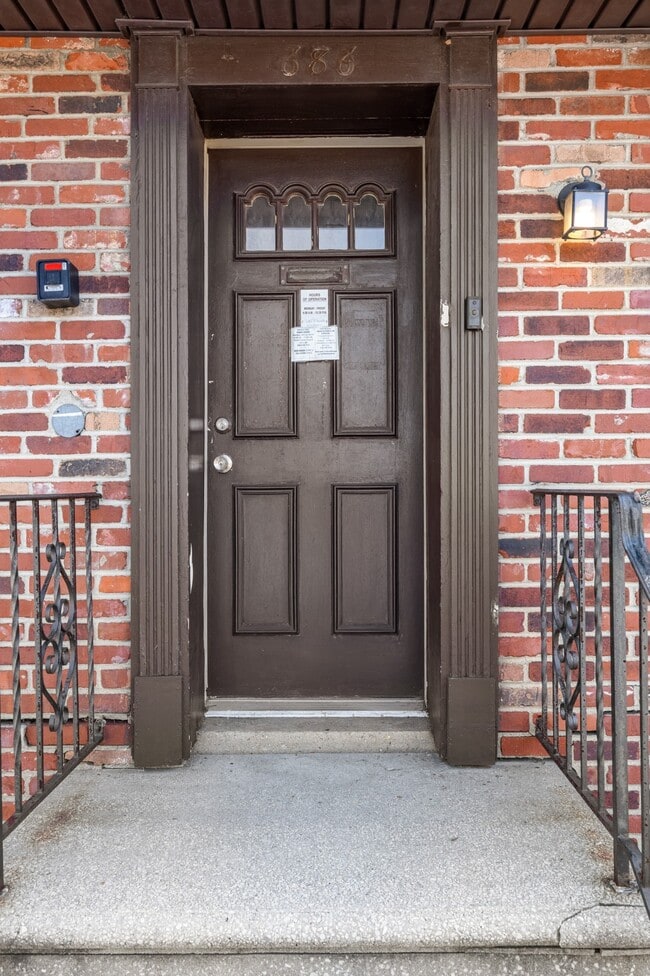 Building Photo - 688 N Broad St