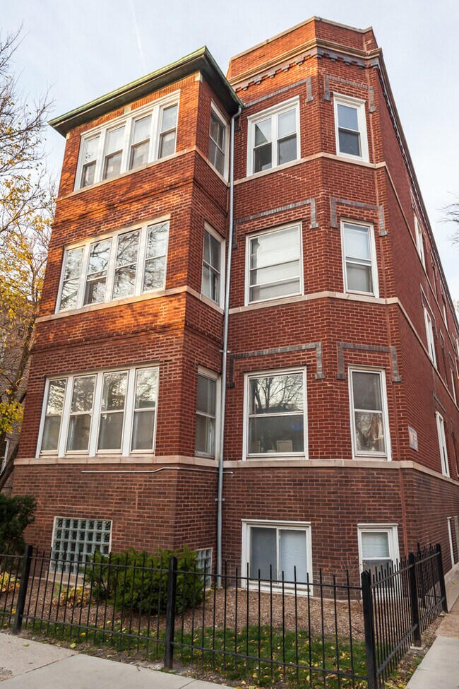 Building Photo - 2200 W Cortez St