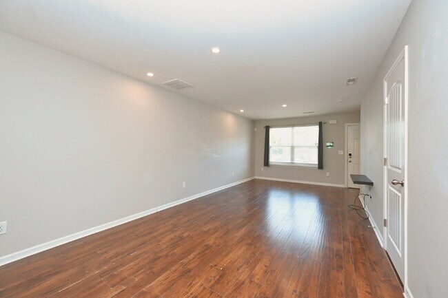 Building Photo - 167 Cobblestone Pl Dr