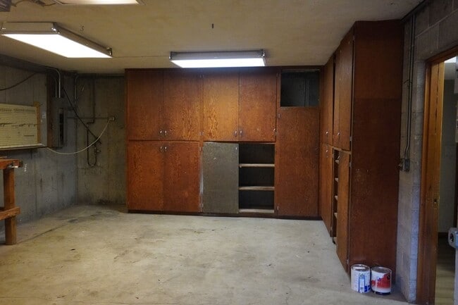 Building Photo - 5716 Alki Rd