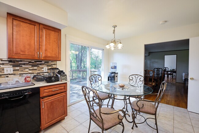 Building Photo - 9124 Orchard Brook Dr
