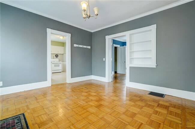 Building Photo - 745 University Ave