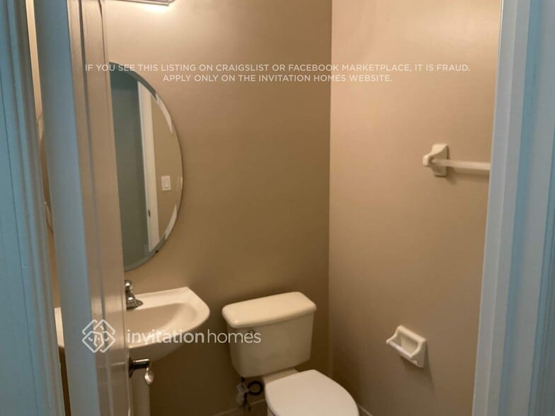 Building Photo - 5804 NW 49th Ln