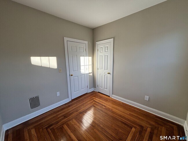 Building Photo - 19 Darina Pl
