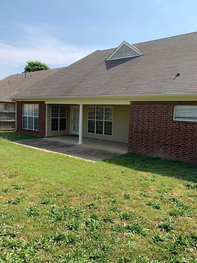 Building Photo - Available NOW in Snowden Grove Area!  3 BR...