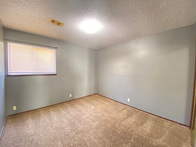 Building Photo - 9630 Hefner Village Blvd