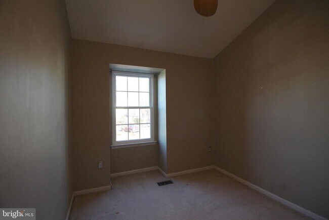 Building Photo - 192 Sulgrave Ct