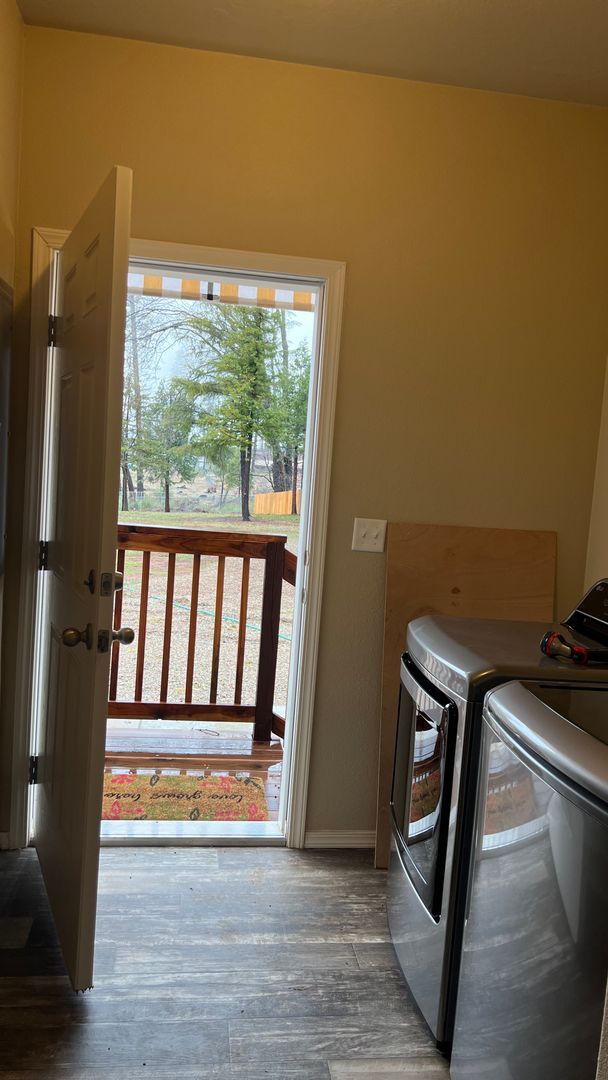 Building Photo - Newer Manufactured home  Paradise Location, 2 bed 2 bath, with office