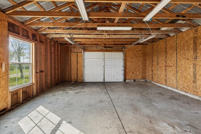 Building Photo - 2323 Spring Creek Rd