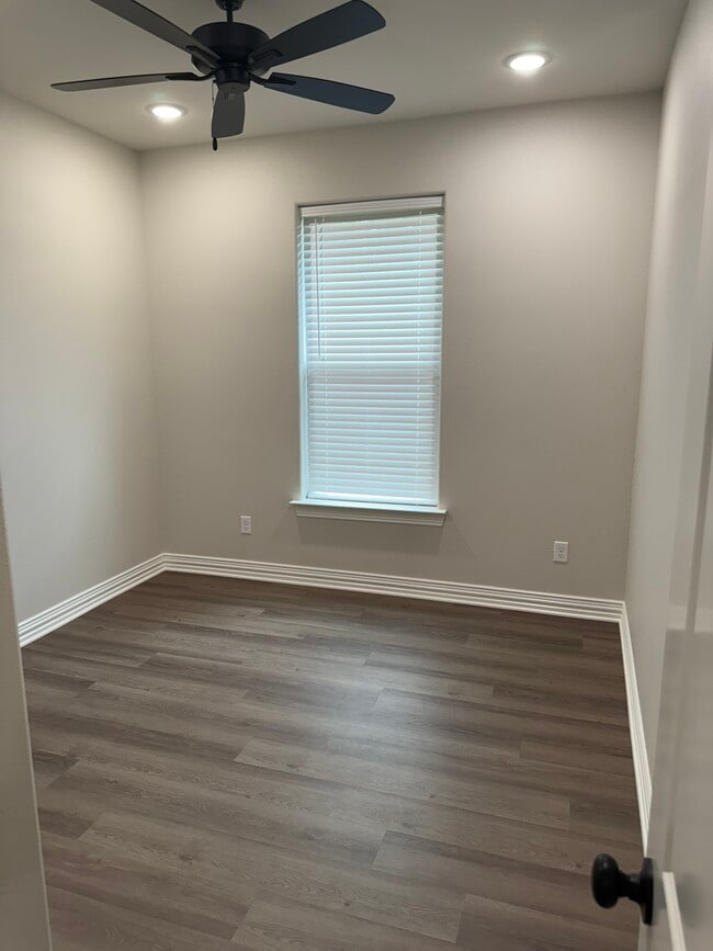 Building Photo - 1416 Page Vly Cir