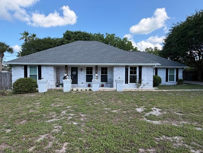 Building Photo - 220 Wynnehaven Beach Rd