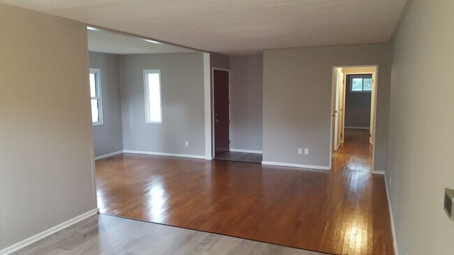 Building Photo - Charming 3 Bedroom Single-Family Home with Private Yard