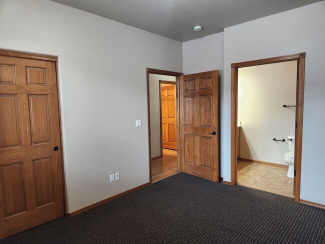 Building Photo - 200 E Malibu Dr
