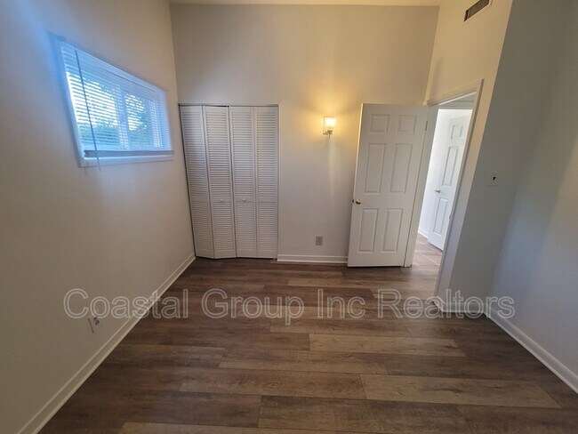 Building Photo - 1637 Wright Ln