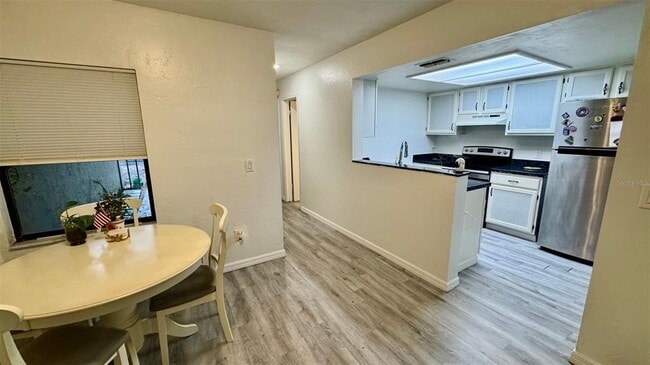 Building Photo - 7200 SW 8th Ave