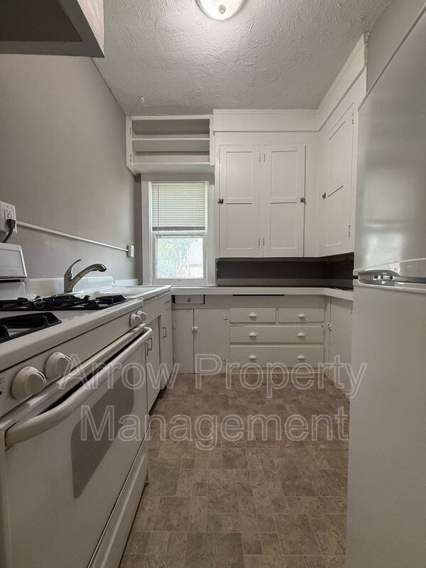 Building Photo - 4325 Sumner St