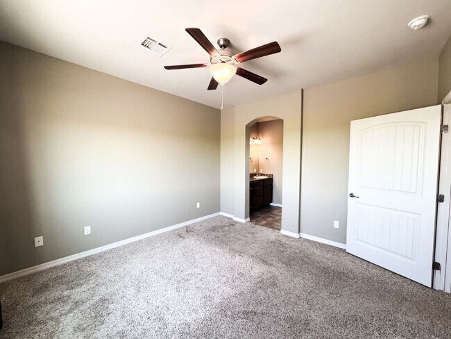 Building Photo - Spacious 4-Bed, 3-Bath Gem with 1804 Sq. F...