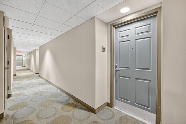 Building Photo - 3020 NE 32nd Ave