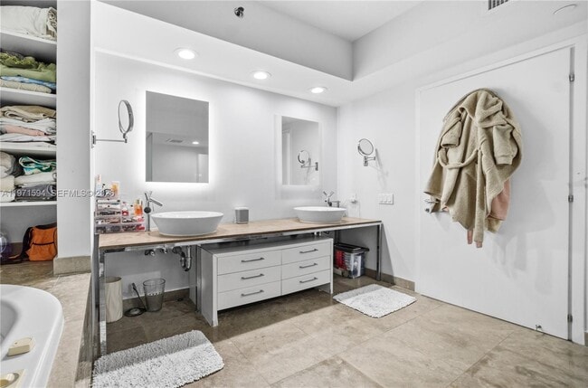 Building Photo - 450 Alton Rd