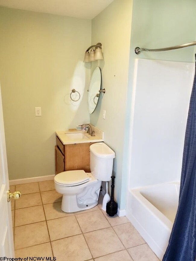 Building Photo - 608 Vista Oaks Dr