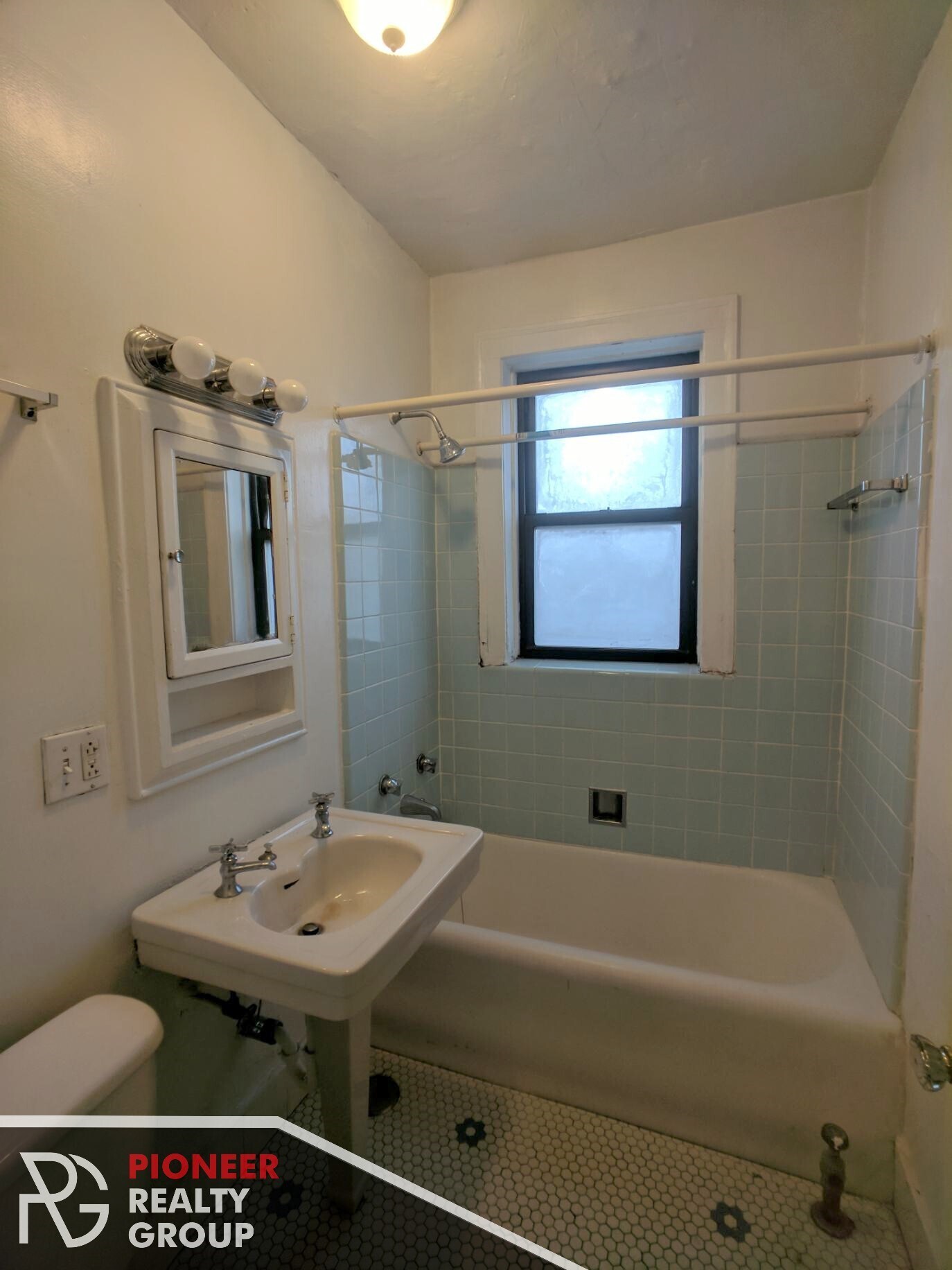 Building Photo - 4542 N Damen Ave