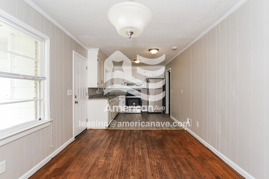 Building Photo - 1813 Bassler St