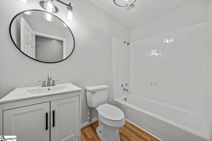 Building Photo - 213 Fisher Ave