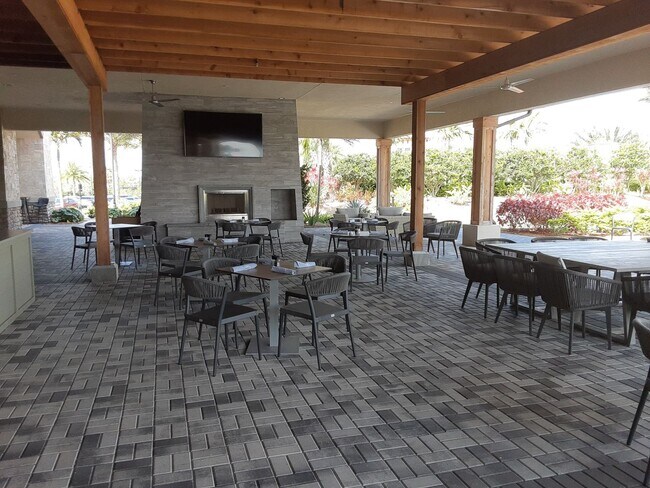 Building Photo - Annual/Seasonal/short term turnkey furnish...