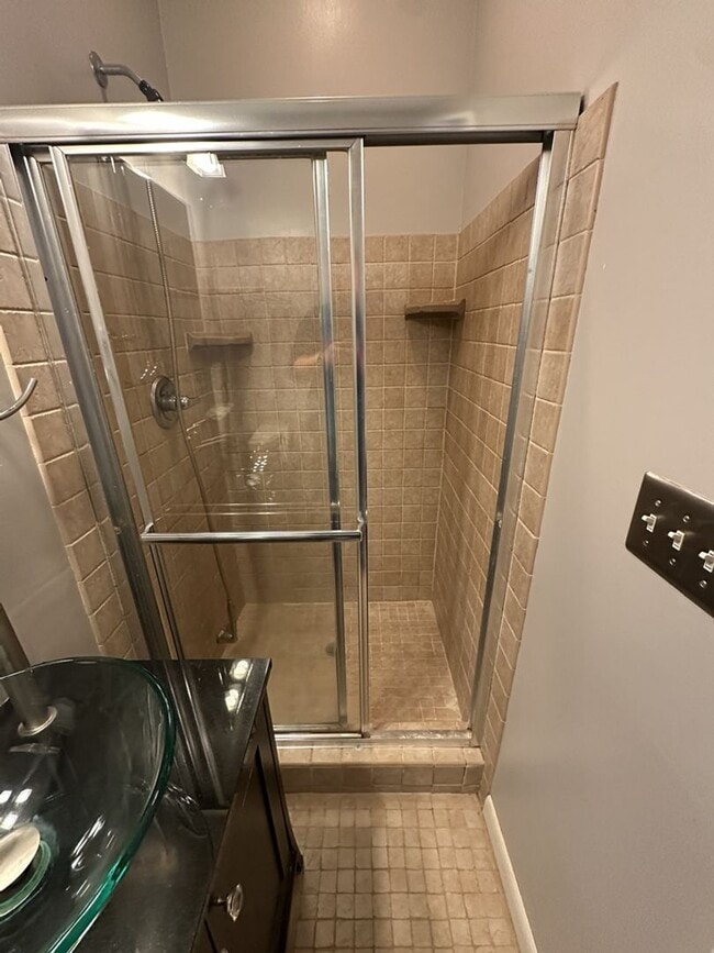 Building Photo - Available Now! 3 Bed 2 Bathroom with a Fenced Yard!