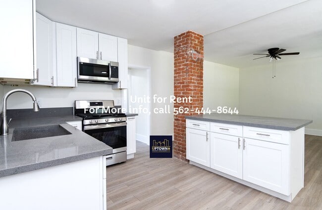 Building Photo - Duplex - 2 Bedroom/ 1 Bath - Santa Ana