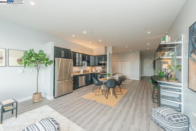 Building Photo - 1001 46th St