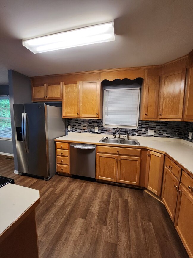Building Photo - Cute duplex in Belmont-