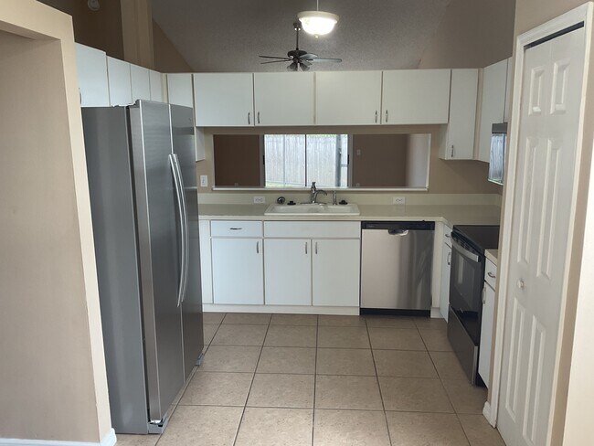 Building Photo - 10355 Little Econ St