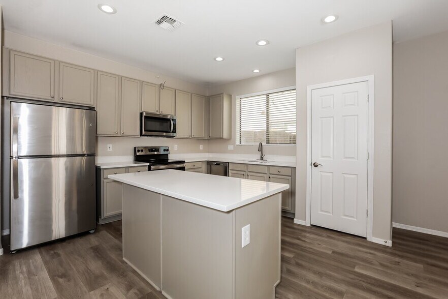 Building Photo - 6879 S Onyx Dr