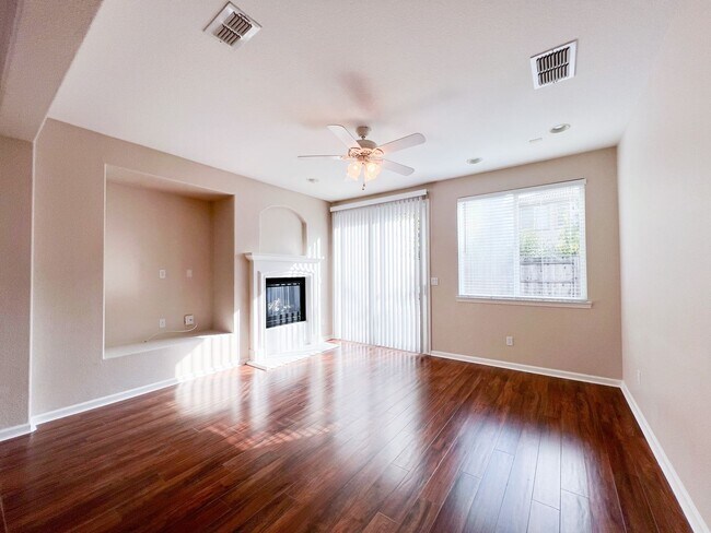 Building Photo - West Sacramento Gem with 3 Bedrooms & 2 Ba...