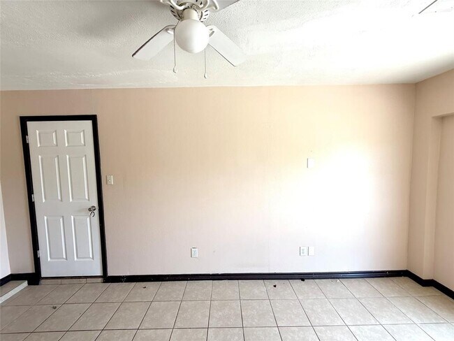 Building Photo - 7130 Kings Dr