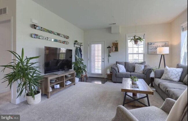 Building Photo - 670 Whitetail Dr