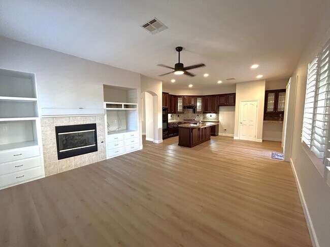 Building Photo - Via Mazatlan  Corona, 92882  (3 bed, 3 bath)