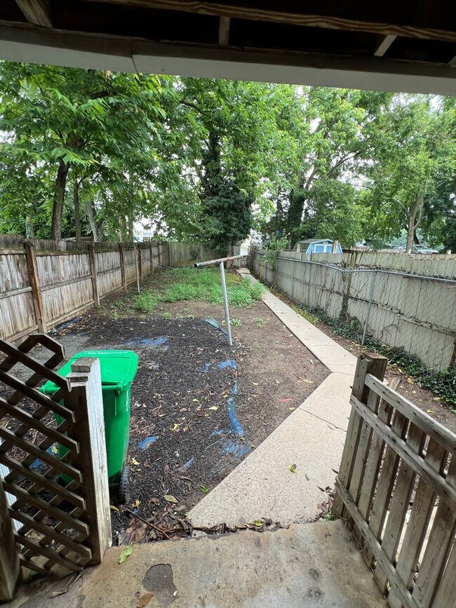 Building Photo - COMING SOON! -3 bedroom 1.5 townhouse in Carlisle PA!