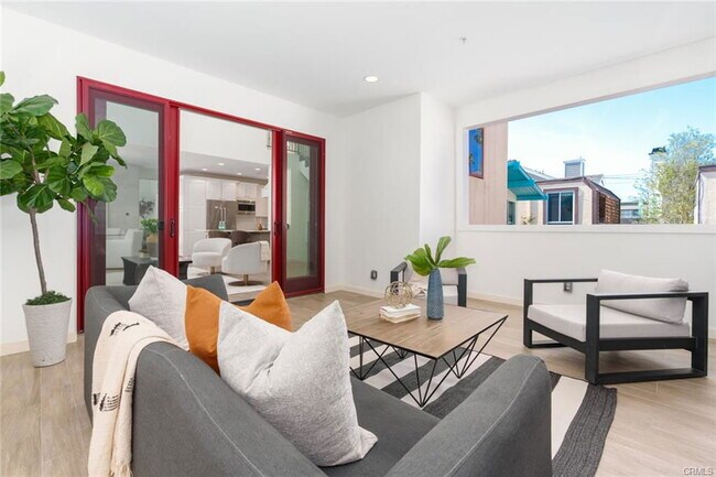 Building Photo - 432 1/2 Goldenrod Avenue, Newport Beach, CA 92625 - 2 BR 3 BA condo