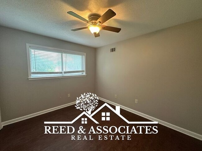 Building Photo - Charming Raleigh Home