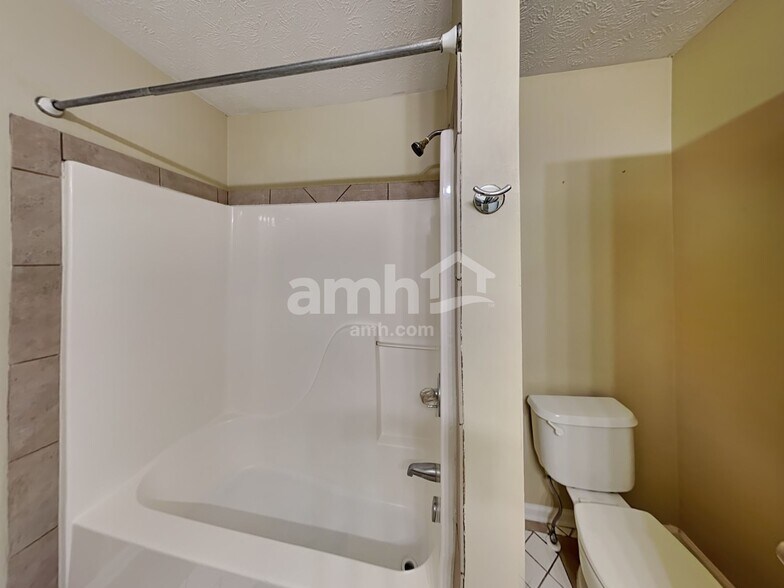 Building Photo - 424 Spring Falls Dr