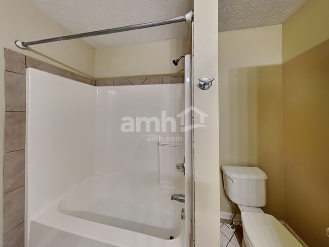 Building Photo - 424 Spring Falls Dr