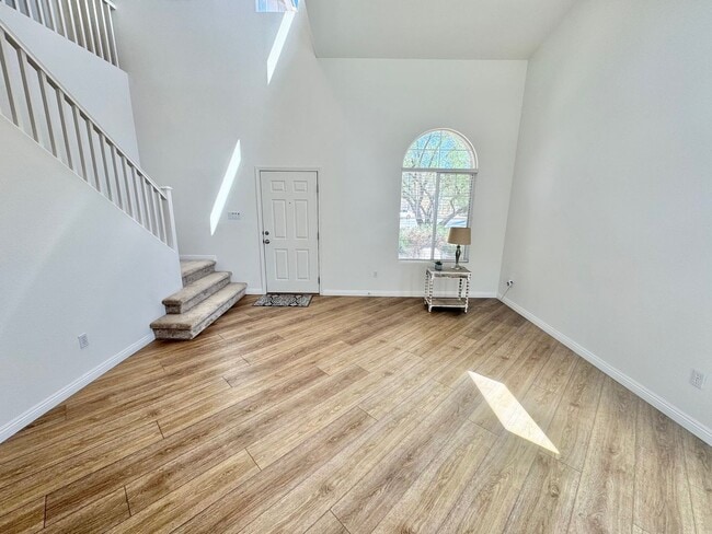 Building Photo - ENJOY THIS STUNNING 3 BEDROOM WITH A TRANQ...