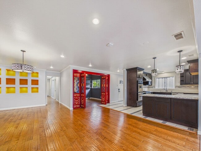 Building Photo - Immaculate Menlo Park house for rent now! $9,100