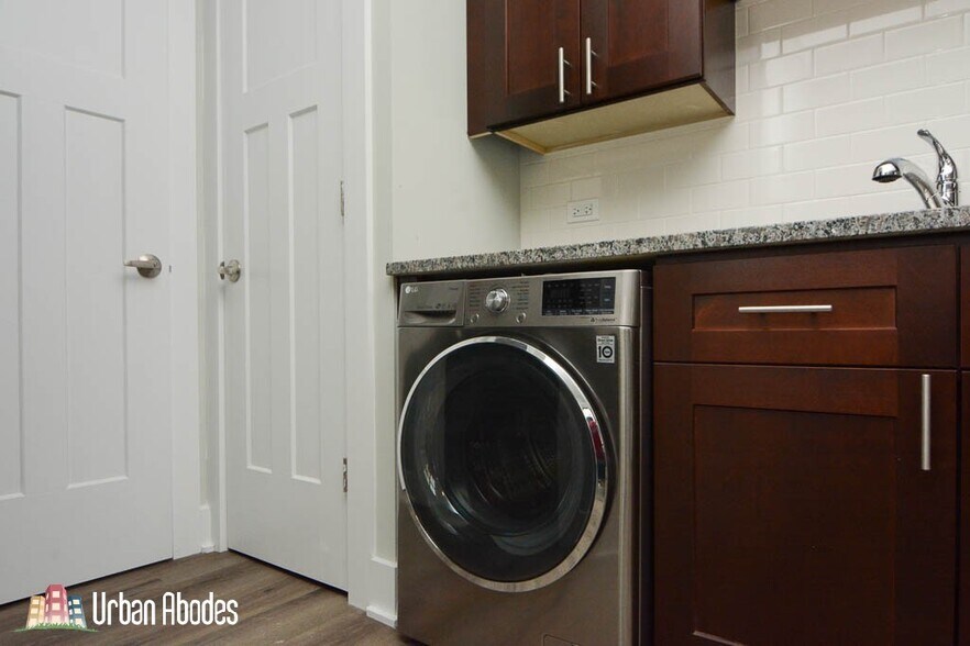 Building Photo - 727 Saint Johns Ave