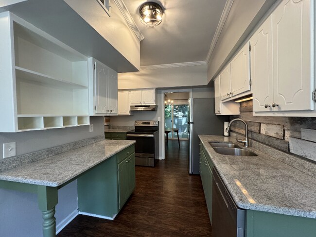Building Photo - 5917 Quail Hollow Rd
