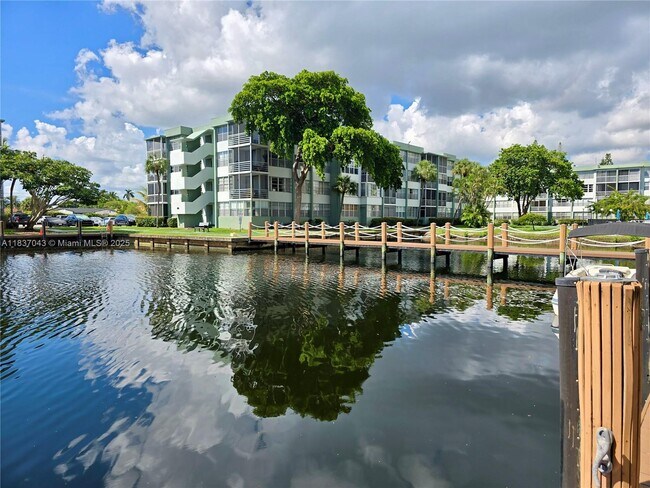 Building Photo - 2731 Taft St