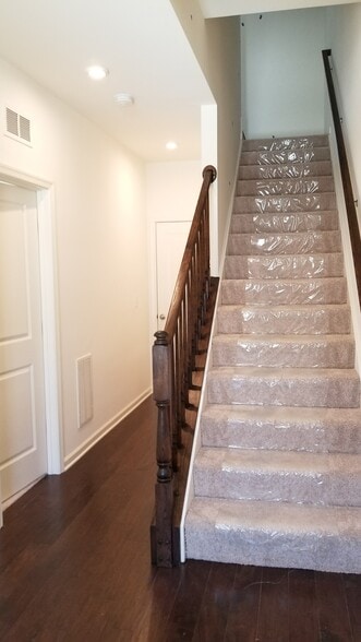 Building Photo - 43425 Robey Sq